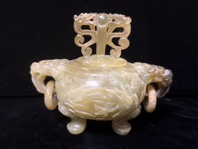Vase couvert en pierre dure, Chine , H 14 - L 18