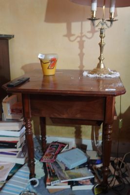 a table with a lamp on top of it in a room