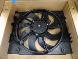 une boîte contenant un ventilateur et une pale de ventilateur