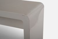Console de forme rectangulaire en bois laqué blanc. (photo 5)