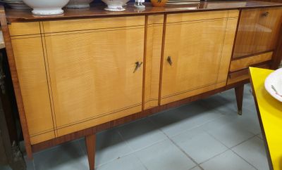 TRAVAIL VERS 1950-1960 BUFFET D’ENFILADE en bois plaqué, fil…