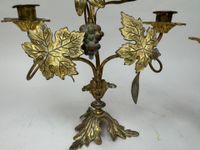 Paire de flambeaux en laiton doré et ciselé à trois feux de … (photo 3)