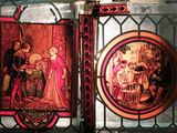 deux vitraux représentant des personnages