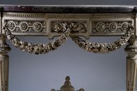 Console en bois sculpté, mouluré et laqué de forme demi-lune… (photo 5)