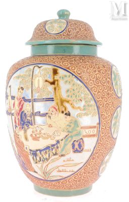 un vase muni d'un couvercle orné d'une peinture
