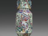 l'image d'un vase surmonté d'une peinture, posé sur un support