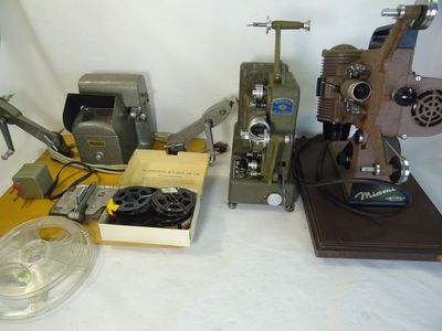 de nombreux types de machines différents qui sont sur la table