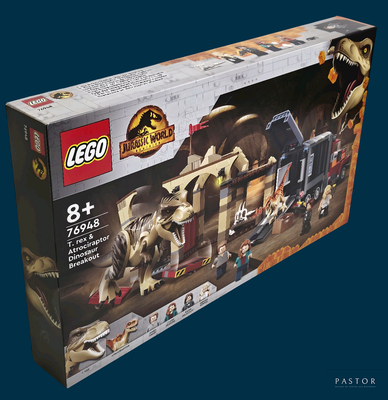 une boîte contenant un ensemble Lego Jurassic