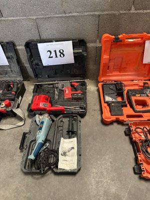 many tools that are sitting on the floor next to each other