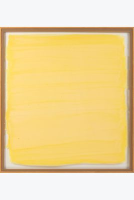 une peinture réalisée avec de la peinture jaune sur un fond blanc