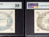 Trois types différents de timbres sont exposés dans une vitrine.