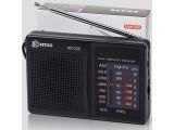 un gros plan d'une radio posée sur une table