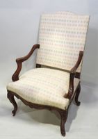 Fauteuil en bois mouluré et sculpté à décor feuillagé, les a… (photo 3)