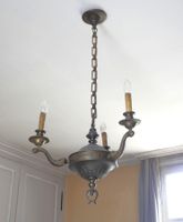 LUSTRE à trois bras de lumière en métal patiné de forme circ…
