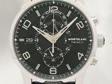 gros plan d'une montre sur fond blanc