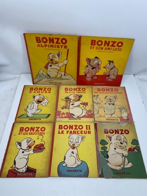 quatre albums de Bonzo et d'autres bandes dessinées posés sur une surface blanche