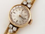 une montre-bracelet de femme ornée de diamants