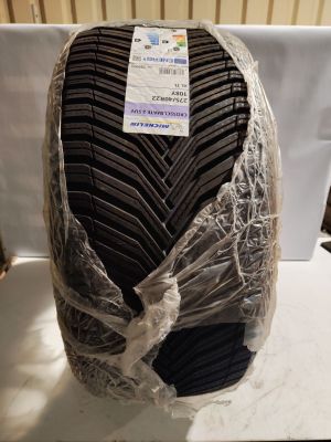 une photo d'un gâteau emballé dans du film plastique