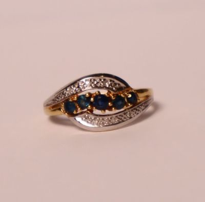 Bague en or jaune et or gris à décor d'une ligne de pierres … - Photo 1