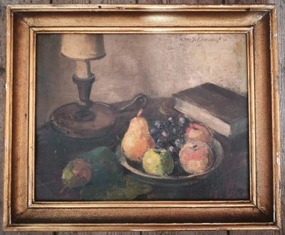 une peinture représentant une assiette de fruits posée sur une table