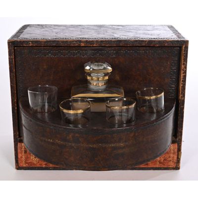 ORIGINALE CAVE A LIQUEUR composée d’une série de 6 livres en… - Photo 1