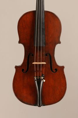 un vieux violon dont l'archet pend du manche