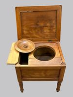 Petit cabinet d'aisance en bois fruitier, teinté miel, abatt…