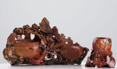 CHINE, XXème siècle. Réunion d'un rince-pinceaux et d'un por…