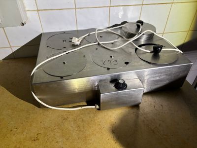 an image of a machine that is sitting on the floor