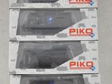 trois boîtes de trains miniatures Piko empilées les unes sur les autres