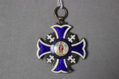 une image représentant une croix sur laquelle figure Jésus