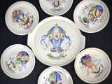 six plates with designs of hot air balloons on them are arranged in a circle