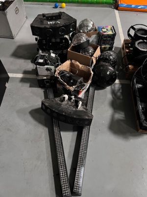 de nombreux types de machines dans l'atelier