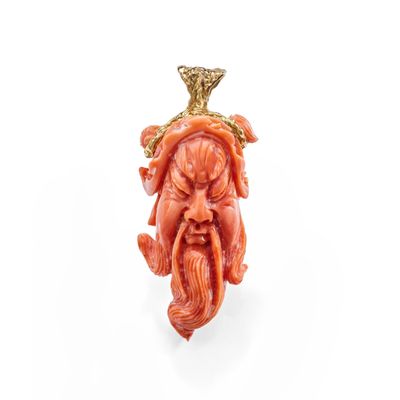 une image représentant un pendentif en corail sculpté sur fond blanc