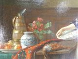 un tableau représentant une femme tenant une assiette sur laquelle est posé un faisan