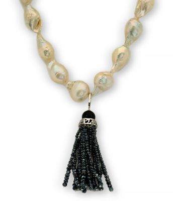 Collier de perles d'eau douce baroques au fermoir en argent …