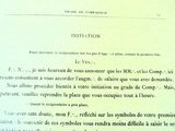 un gros plan d'une page de livre sur laquelle figurent des inscriptions