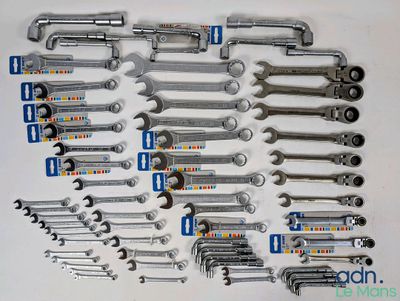a picture of a bunch of wrenches on a table