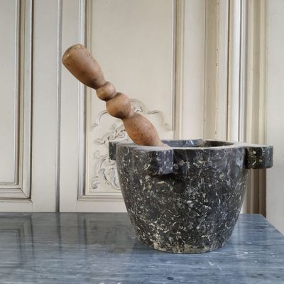 Grand mortier en marbre gris Saint Anne État d'usage H. - Photo 1