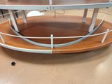 une image d'une table basse avec un plateau en verre
