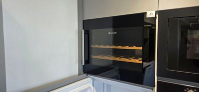 UNE PETITE CAVE A VIN BRANDT MODELE JCF66 CAPACITE 18 BOUTEI… - Photo 1