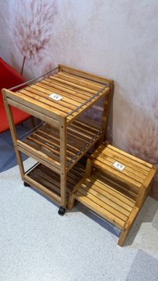 Desserte roulant en bois On y joint un marchepied en bois En…