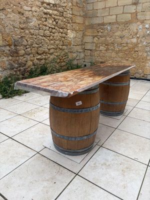 Une table barrique. EXPOSITION LE 19 MAI DE 14h30 à 17h - 7 …