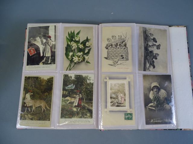 2 albums de cartes postales fantaisie ; environ 200 bonne fête, b...