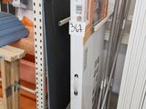 il y a beaucoup de types de meubles différents dans le magasin