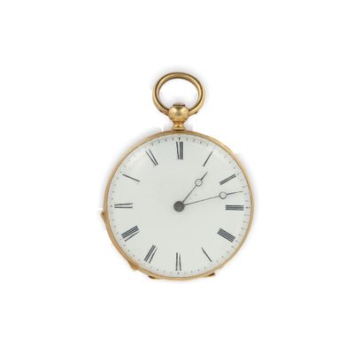 une montre de poche ancienne en or avec des chiffres romains sur le cadran