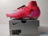 a close up of a pair of pink soccer shoes on top of a box