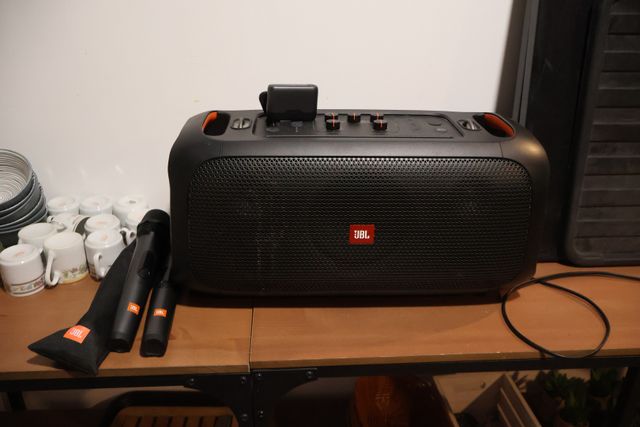 Enceintes portative JBL PARTYBOX avec trois micros