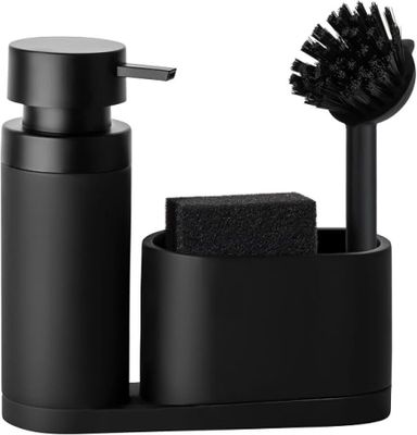 un gros plan d'une brosse à dents et d'un distributeur de savon sur fond blanc
