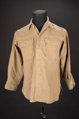 Chemise USMC. En épais drap kaki.